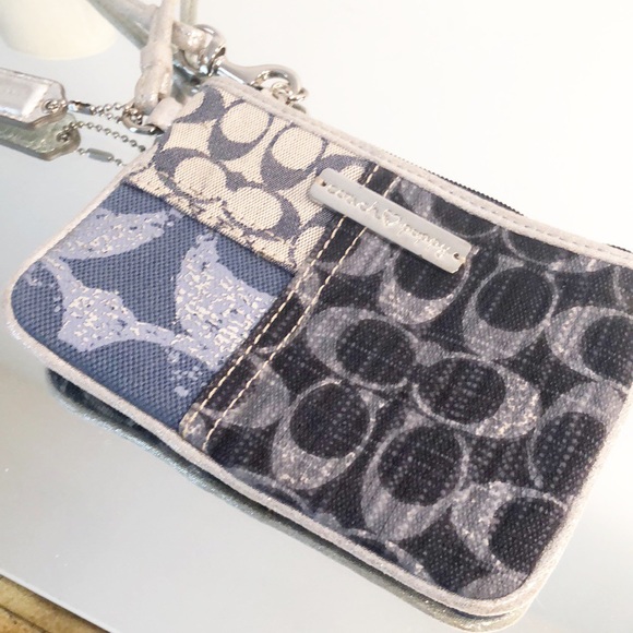 Coach wristlet - Picture 3 of 4